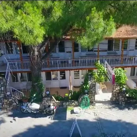 Koesem Motel Oeren *